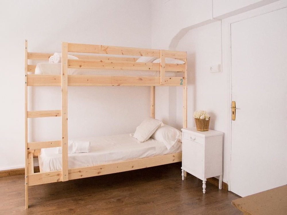Economy Twin Room, Shared Bathroom