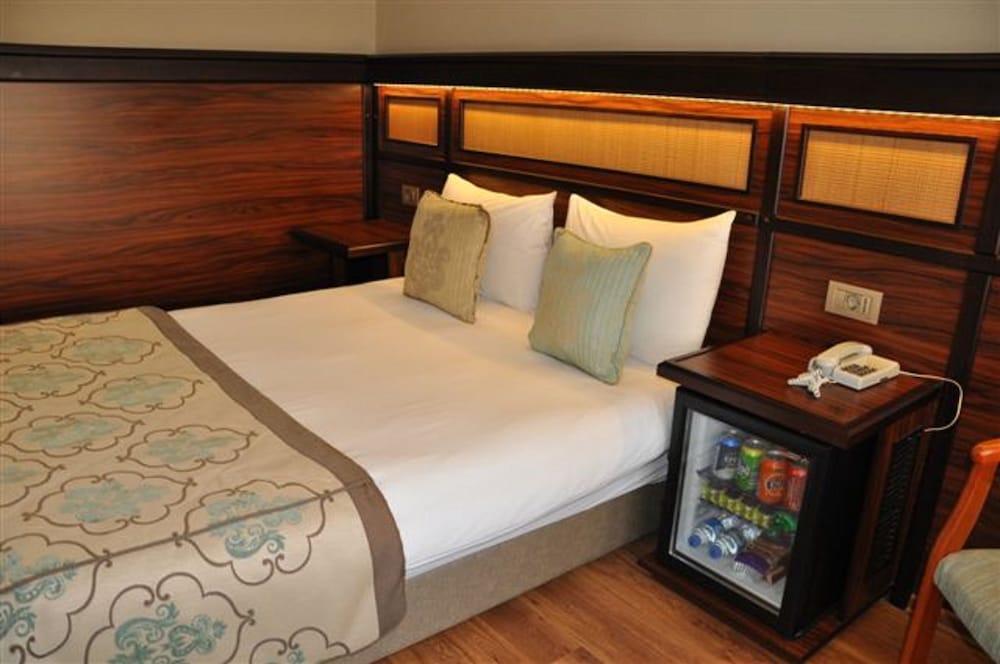 Standard Double or Twin Room photo 3