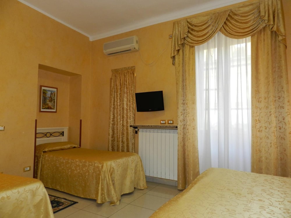 Standard Triple Room - Photo 10