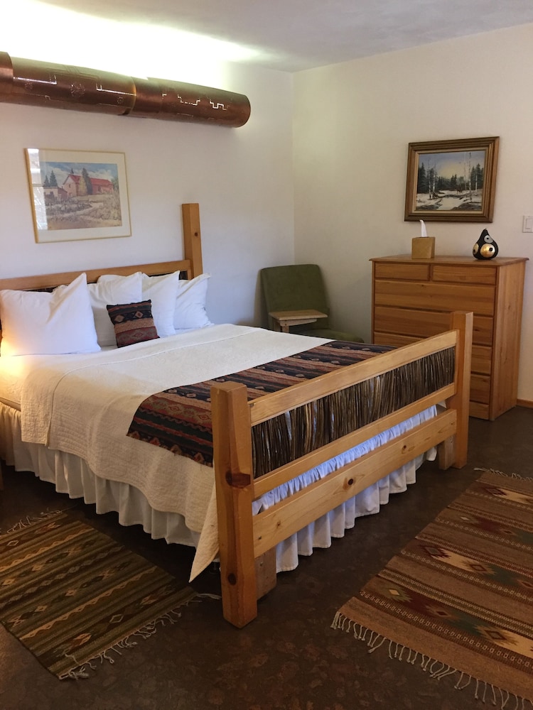 Standard Room (Room 6, Ground Floor) photo 2