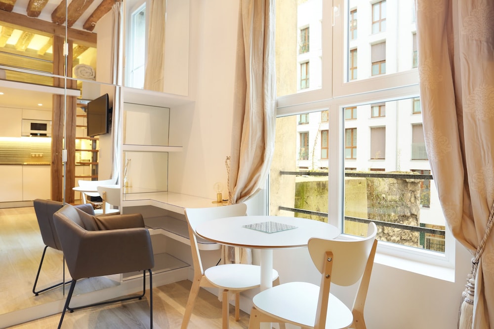 Basic Apartment (Bourg Tibourg 1) photo 2