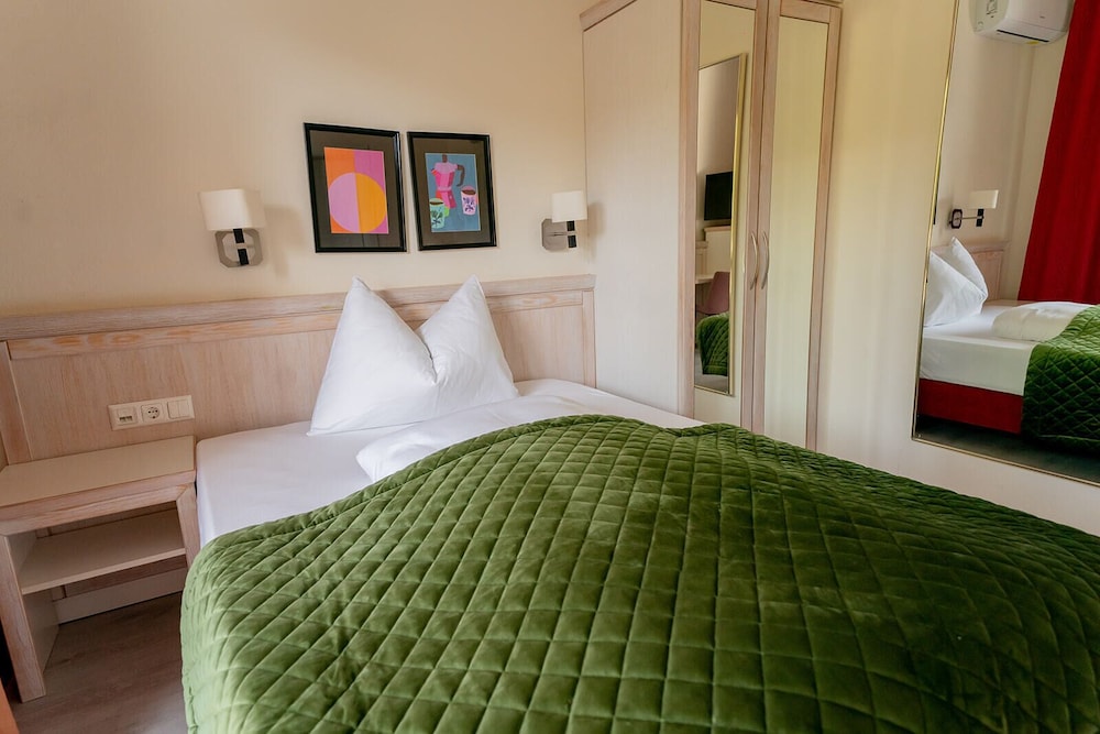 Classic Single Room, Park View photo 2