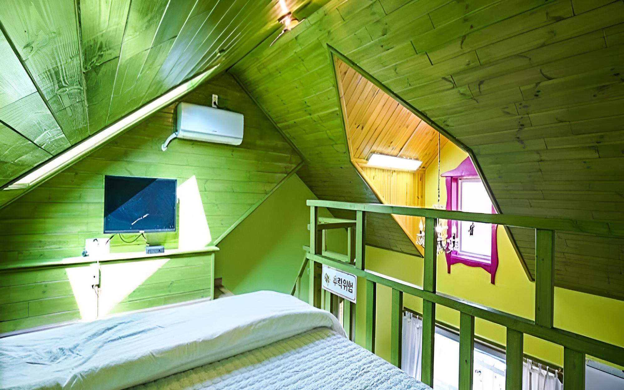 Room (Amitie (Duplex)) - Photo 8