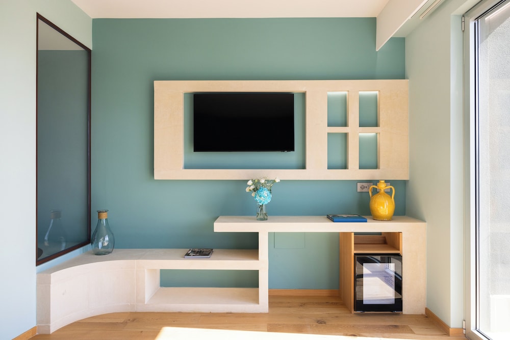 Room, Sea View