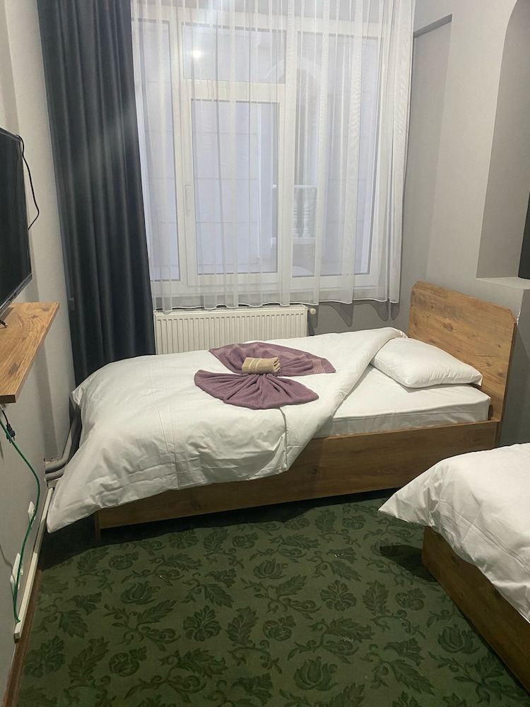 Standard Twin Room - Photo 1