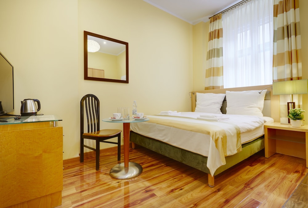 Economy Double Room photo 3