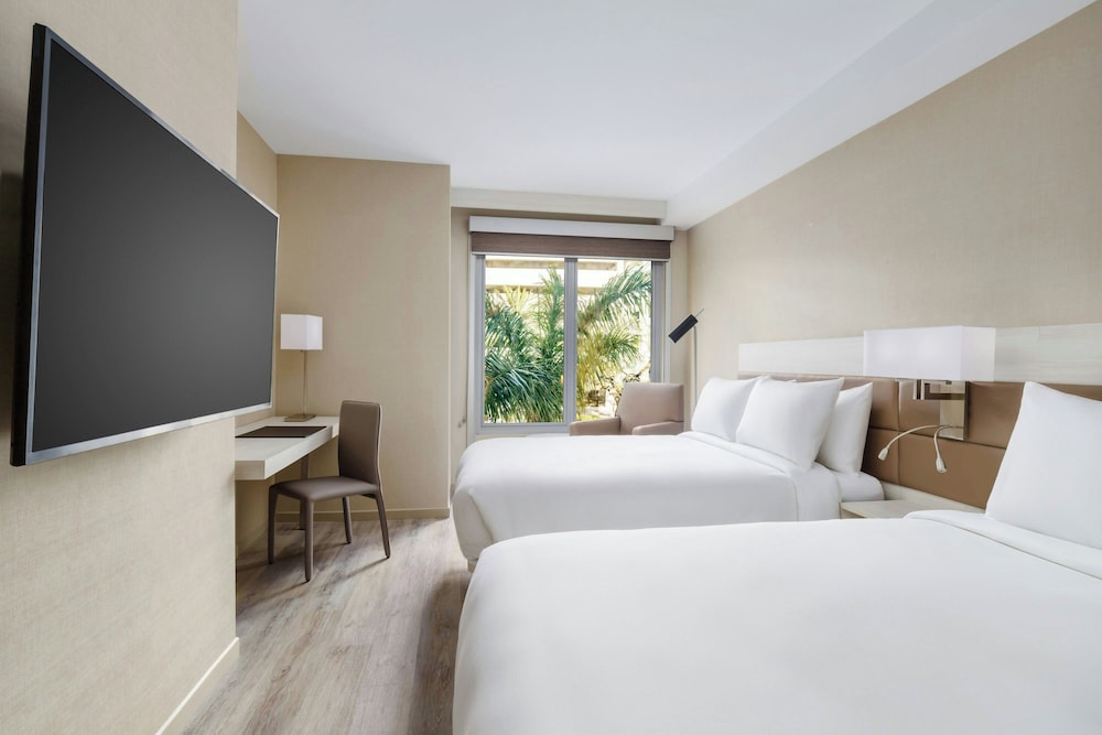 Studio, 2 Queen Beds (Mobility/Hearing Accessible, Tub) - Photo 3