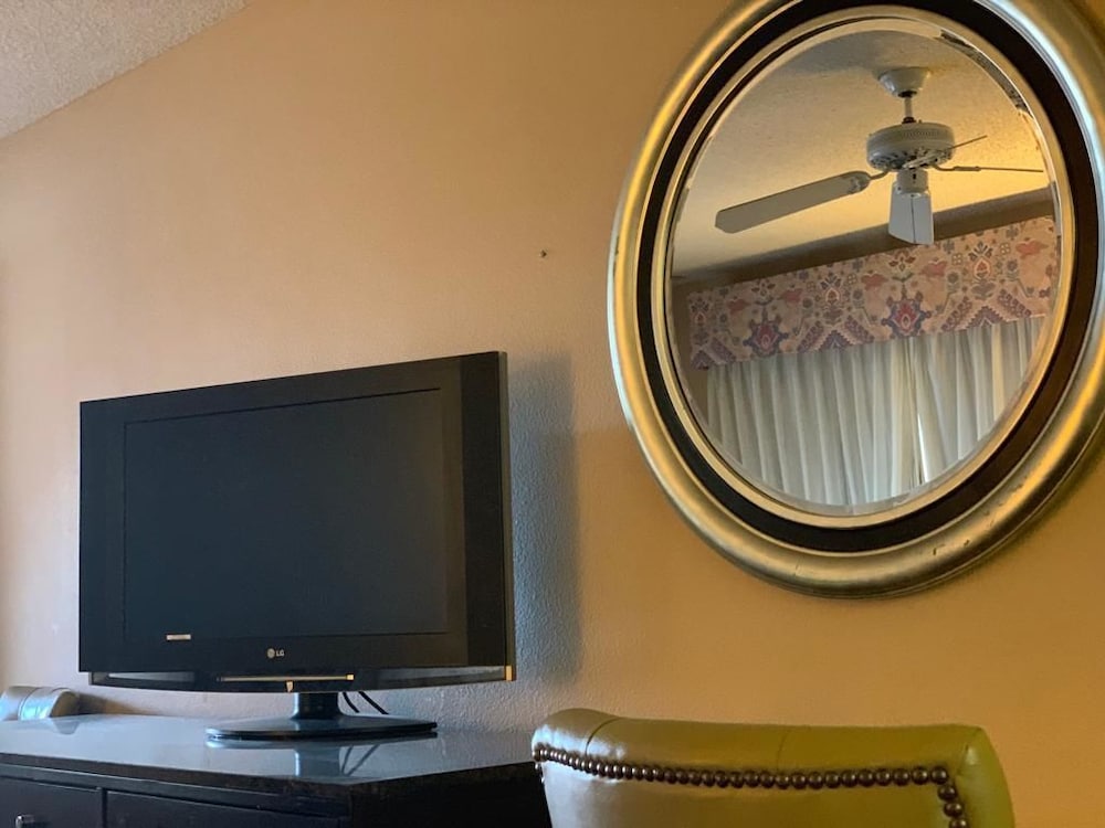 Standard Room, 2 Queen Beds photo 3