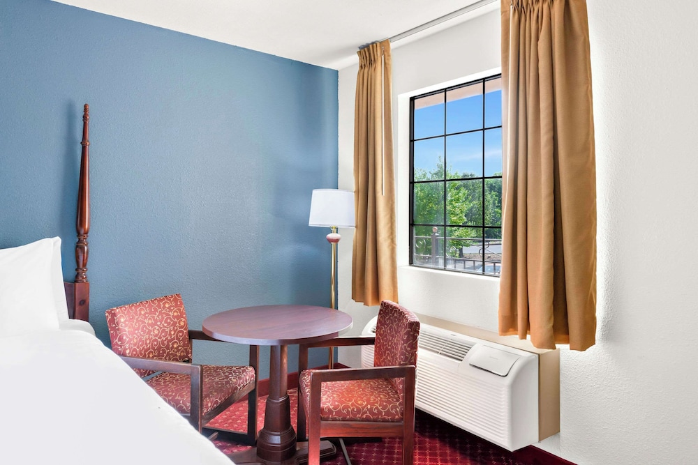Standard Room, 2 Queen Beds, Accessible, Non Smoking - Photo 3