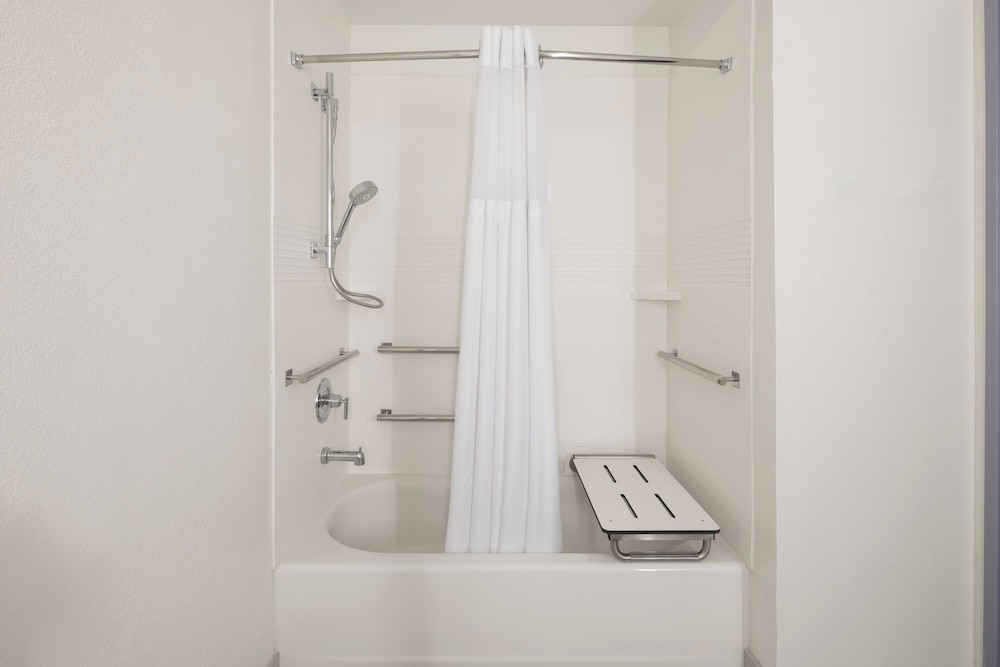 Standard Room, 1 King Bed, Accessible Bathtub (Accessible Tub) - Photo 1