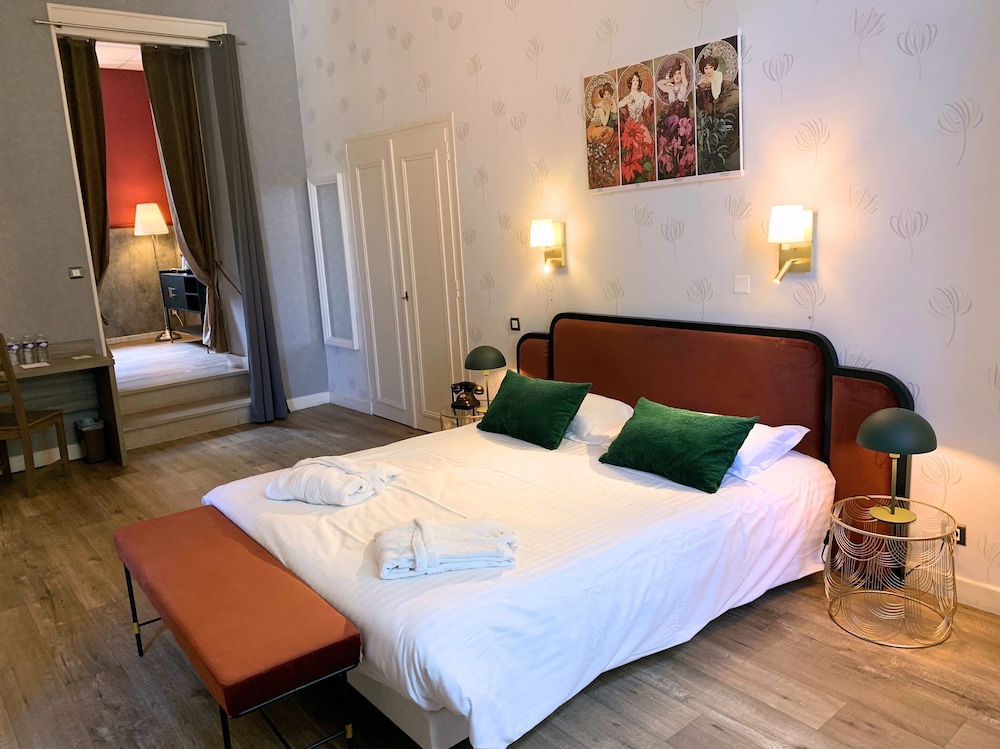 Traditional Suite