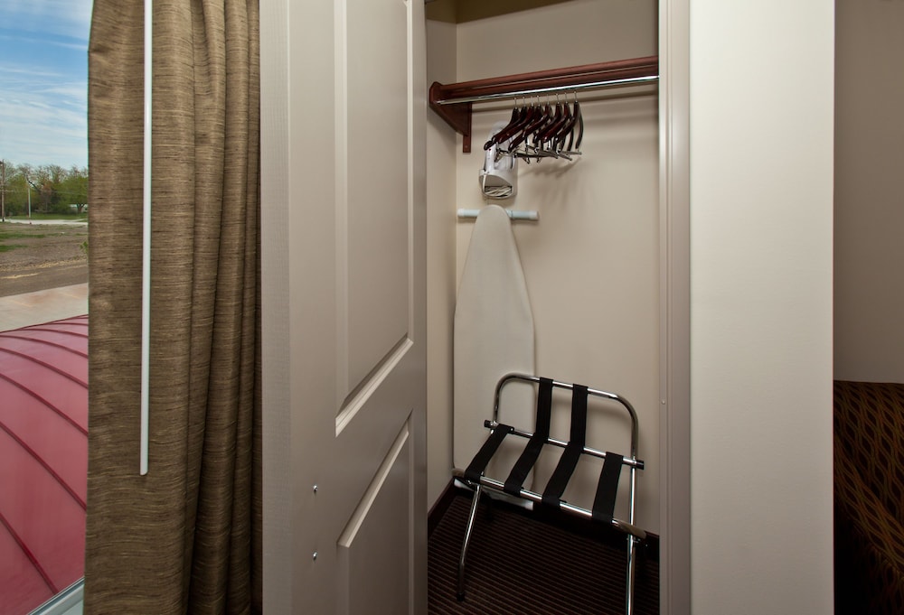 Studio Suite, 1 King Bed, Non Smoking photo 2