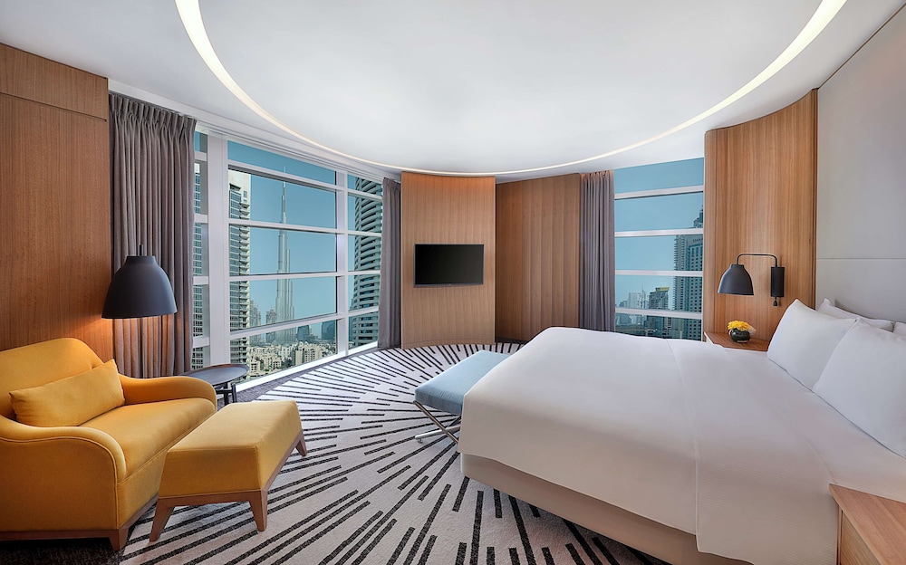 CORNER JUNIOR SUITE