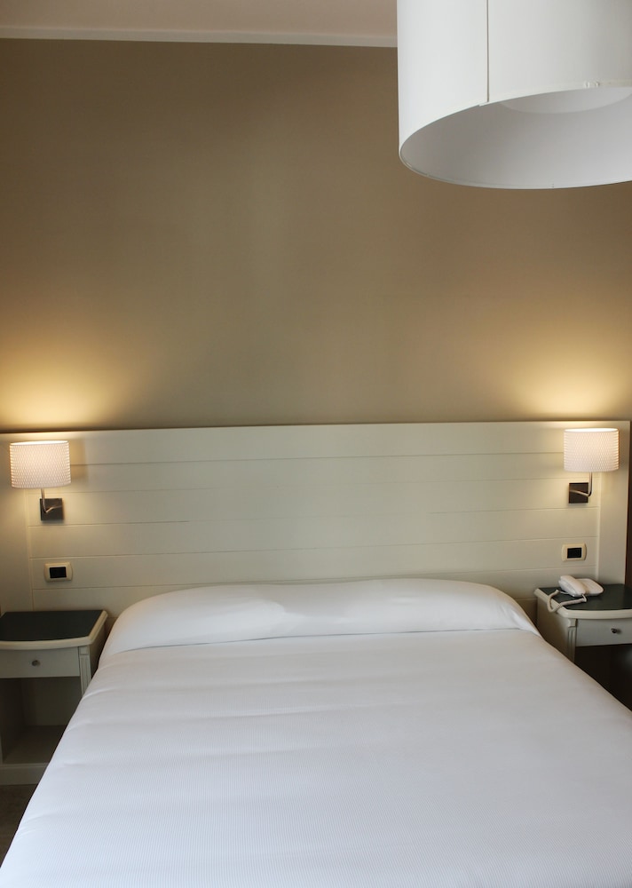 Classic Double Room, Balcony - Photo 4