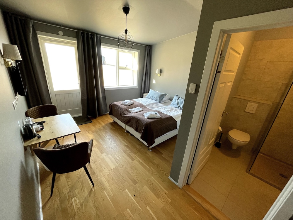 Double or Twin Room with Hot Tub and Sauna Access