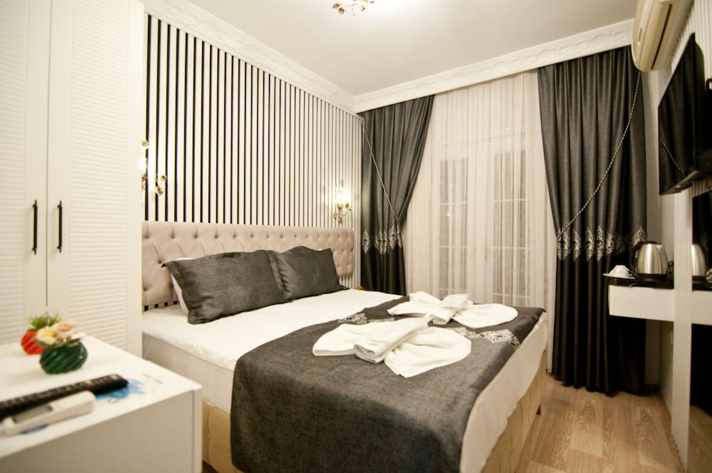 Economic Double Room with Balcony Lower Floor photo 1