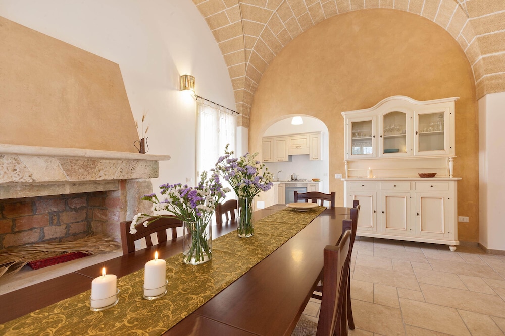 Classic Villa, 6 Bedrooms, Private Pool photo 2