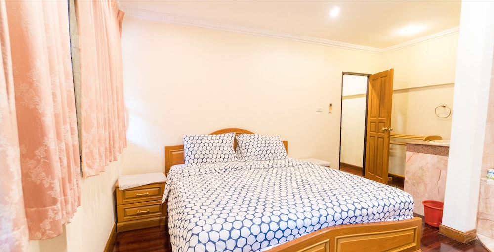 Villa de 5 habitaciones con vista al jardín y piscina privada