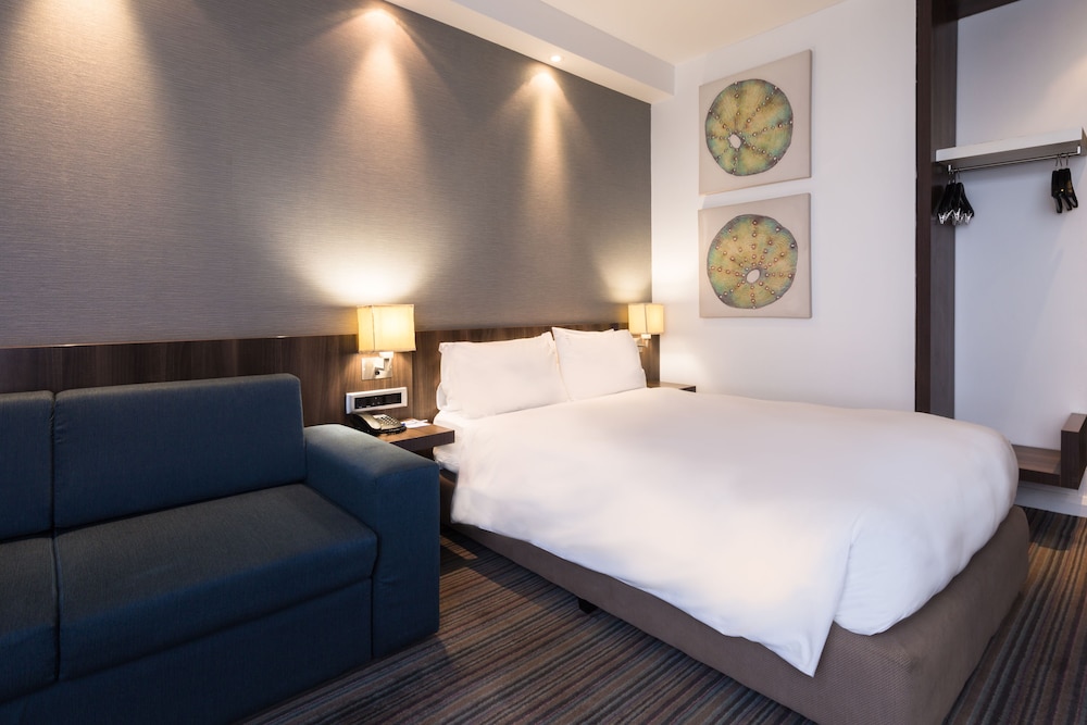Standard Room, 1 Double Bed with Sofa bed, Smoking - Photo 4