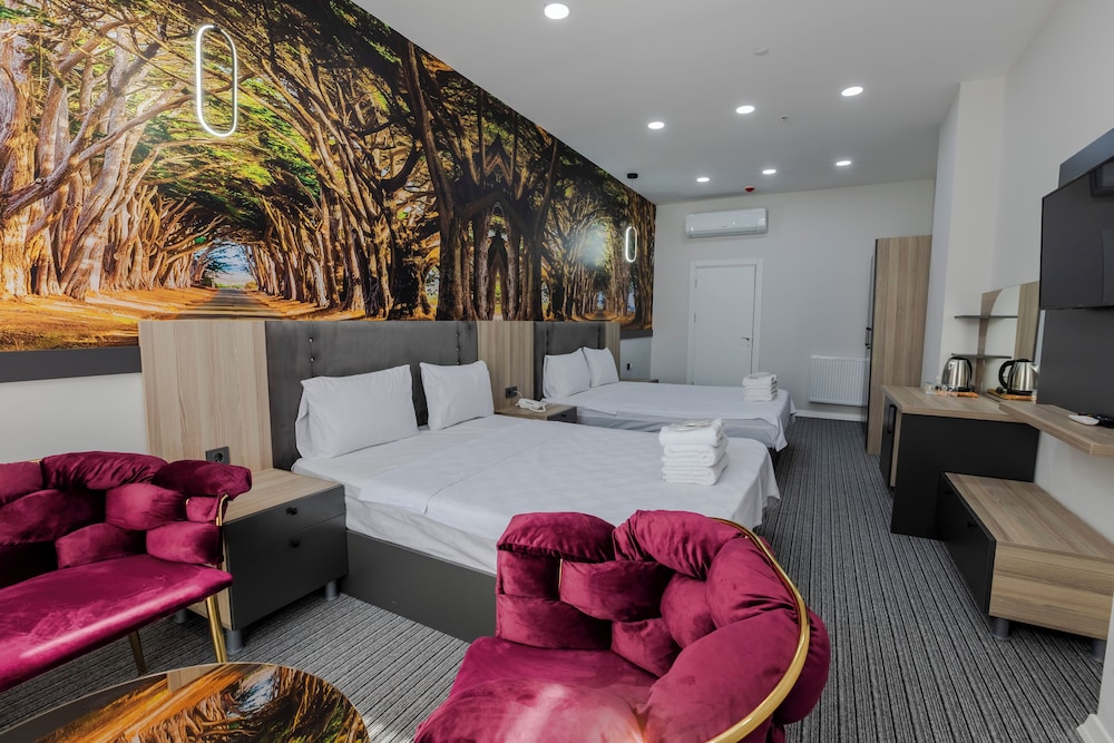 Deluxe Quadruple Room, 2 Queen Beds