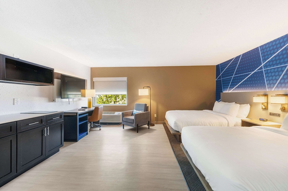 Room, 2 Queen Beds, Non Smoking (Efficiency, Upgrade) - Photo 1