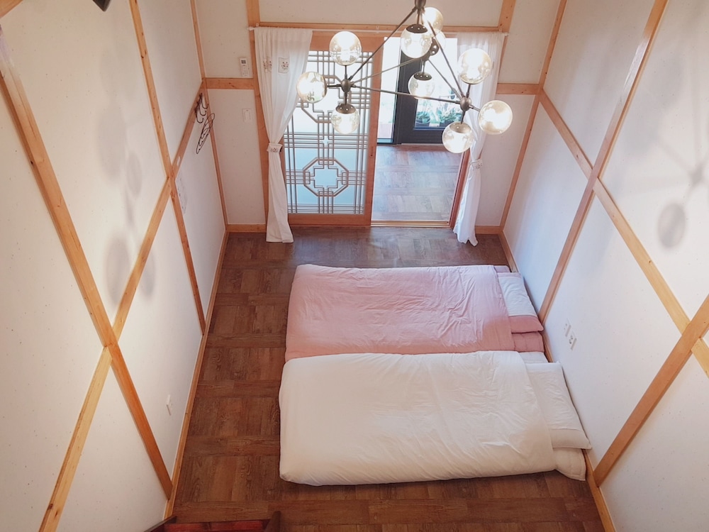 Room (# 2) photo 1