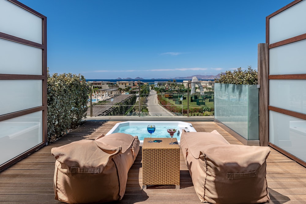 Double Sea view with outdoor Jacuzzi 18+