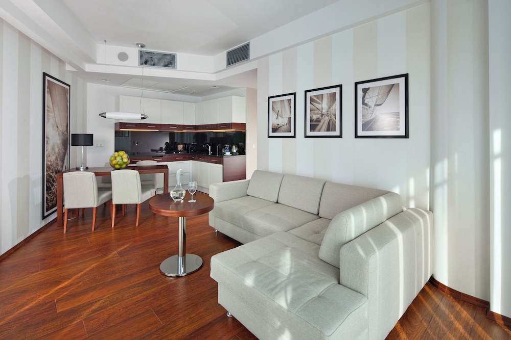 Classic Suite, Balcony, Lake View photo 1