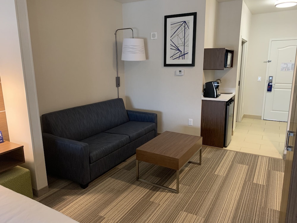 Suite, Multiple Beds - Photo 2