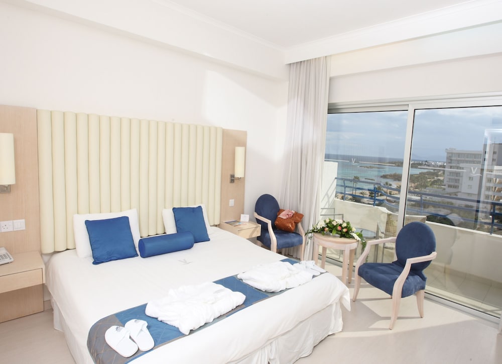 Comfort Double or Twin Room, 1 Bedroom, Balcony, Partial Sea View