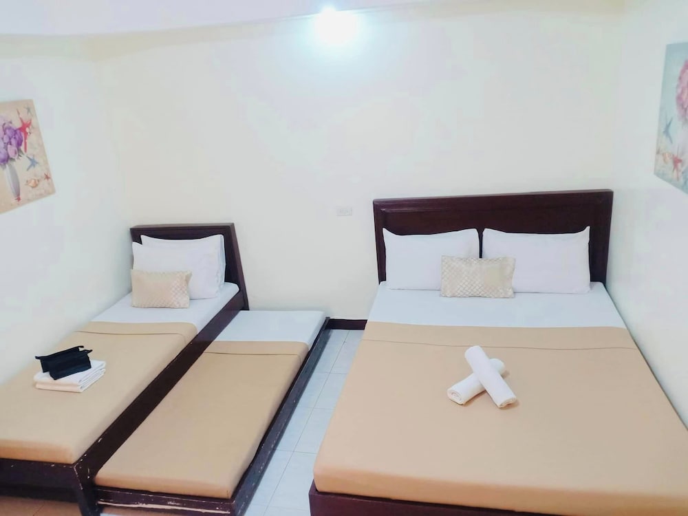 Deluxe Room, Multiple Beds photo 1