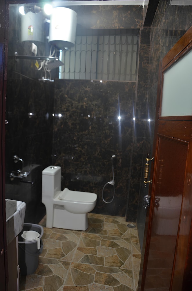 Deluxe Room, 1 King Bed photo 2