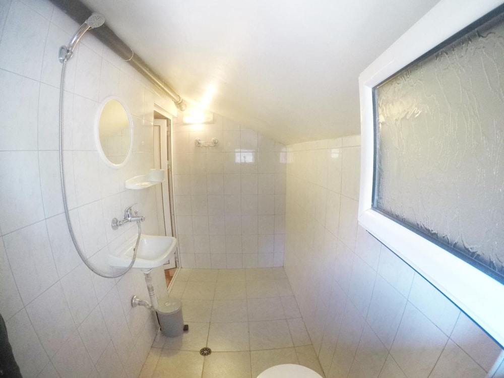 Twin Room, Shared Bathroom photo 3