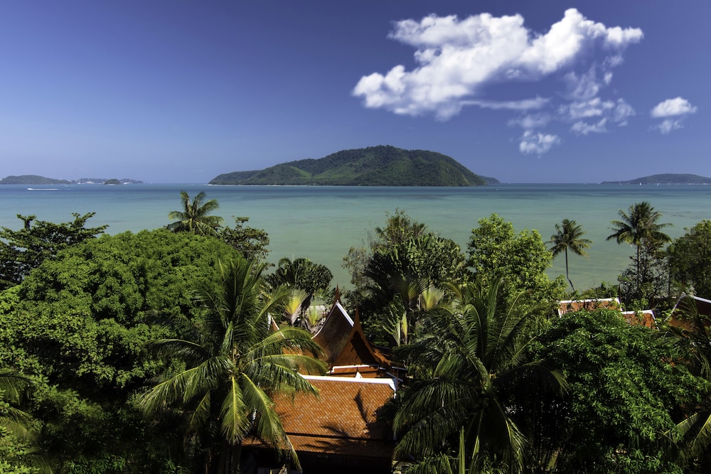Panoramic Quadruple Room, Ocean View, Poolside photo 3