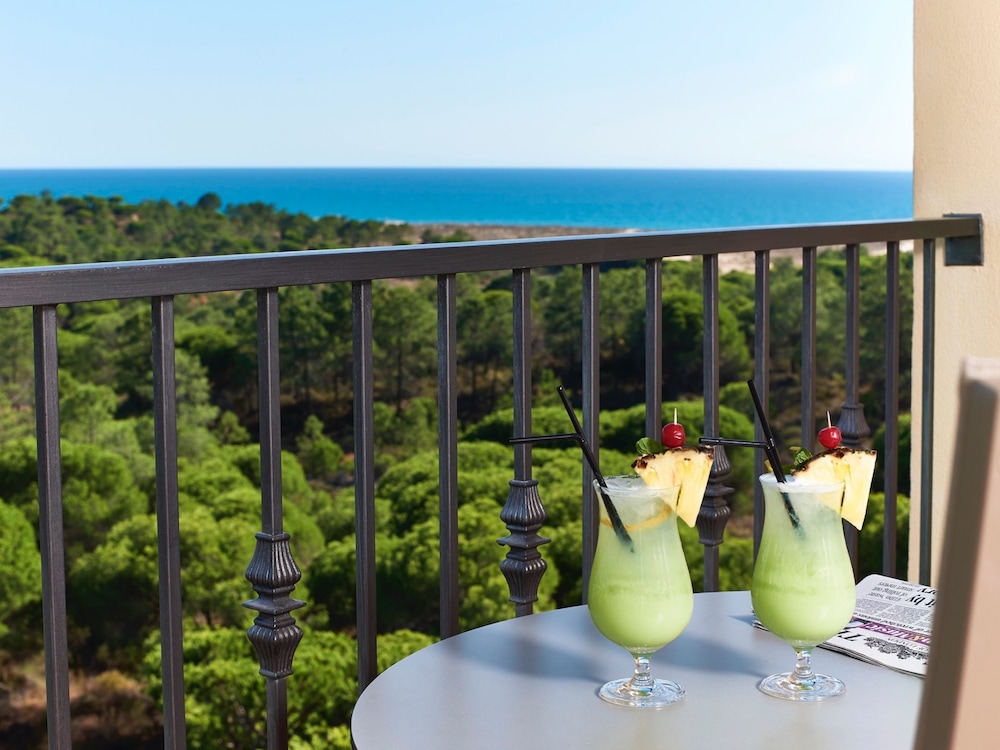 Family Room, Partial Sea View