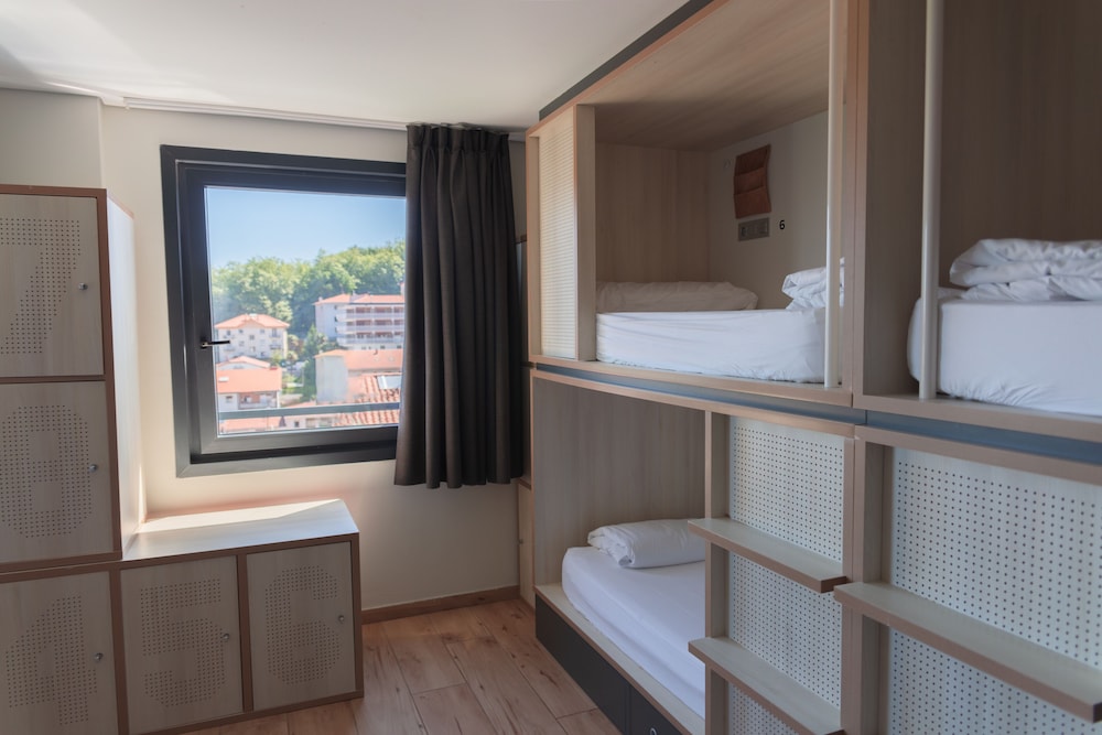Grand Room, Private Bathroom