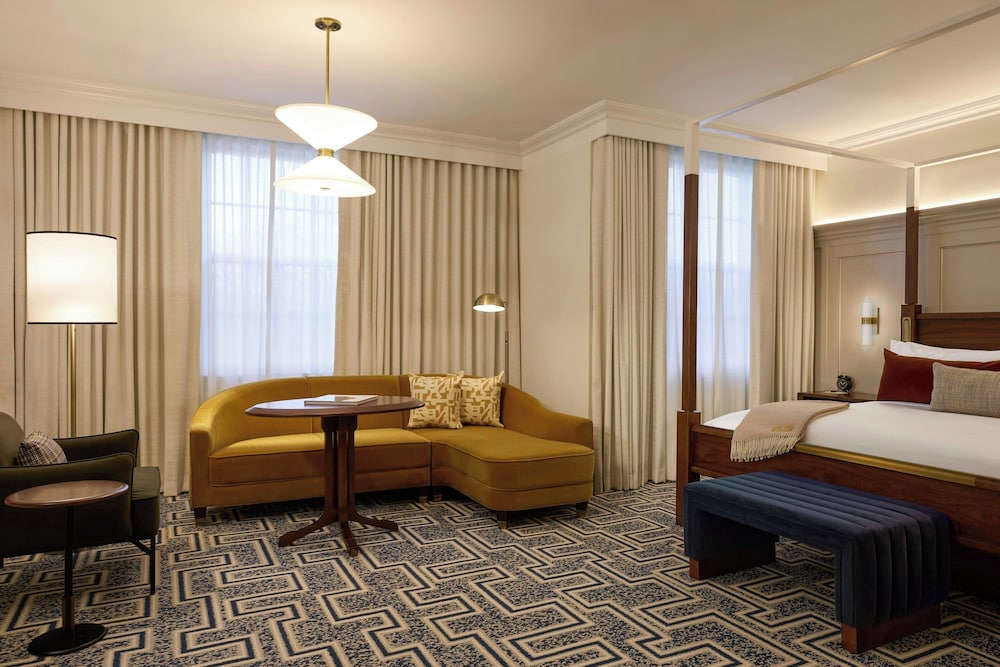 Deluxe Room, 1 King Bed - Photo 9