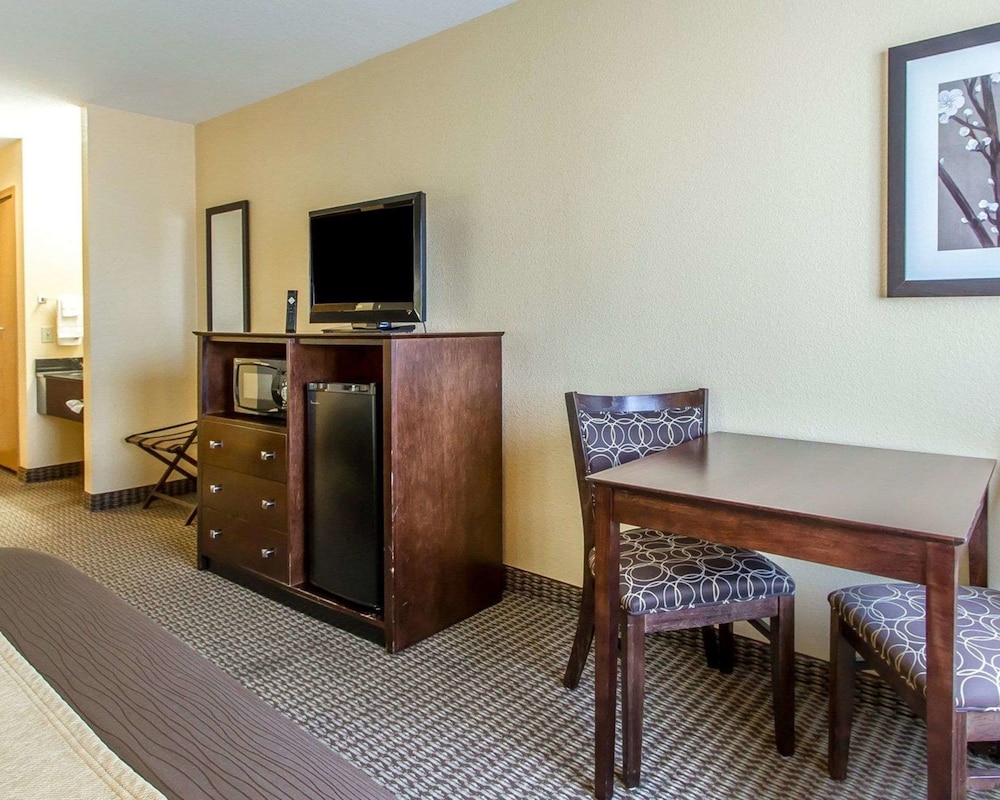 Standard Room, 2 Queen Beds, Non Smoking photo 3