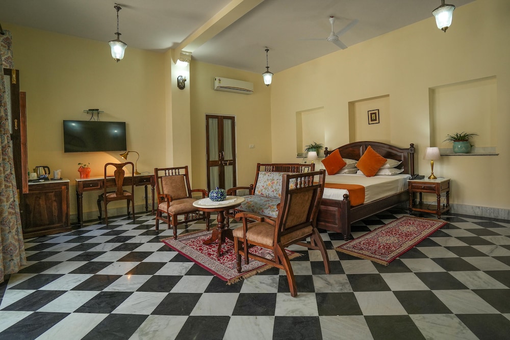 Palace Room photo 3