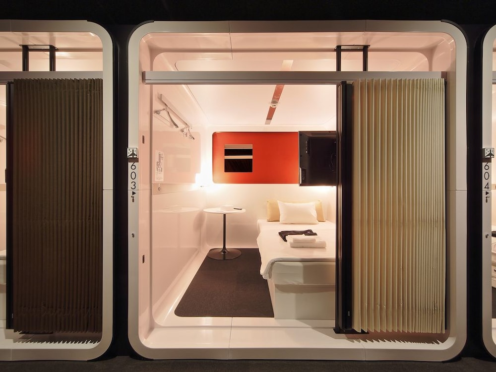 First Class Cabin,Women Only photo 3