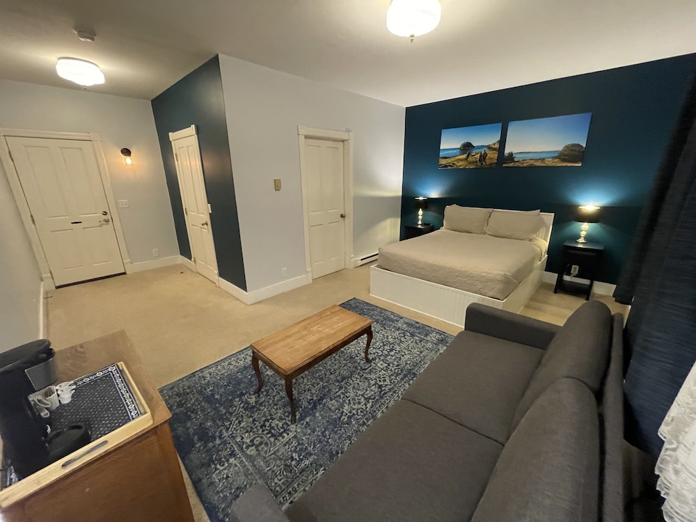 ROOM THREE photo 3
