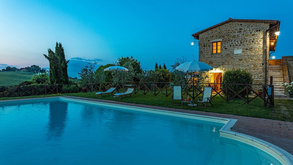 Villa photo 2