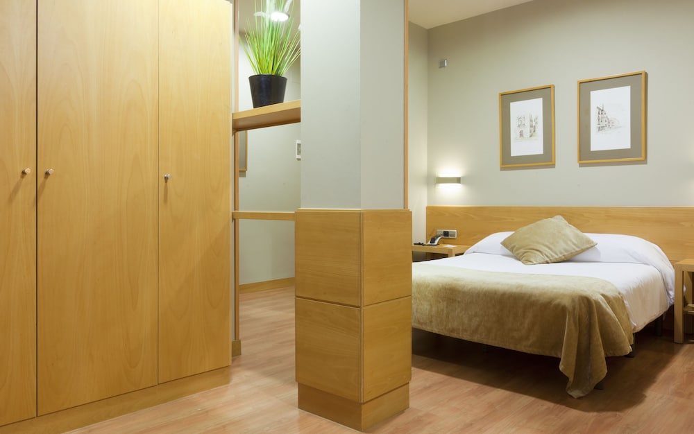 City Double Room thumbnail 5
