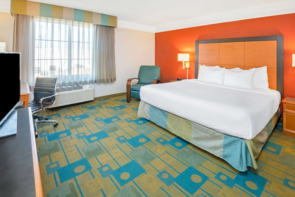 Room, 1 King Bed, Accessible, Non Smoking (Mobility, Bathtub W/Grab Bars)
