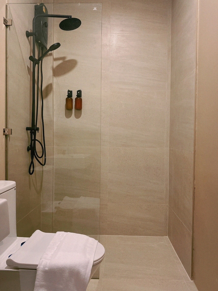 Deluxe Double Room, 1 King Bed, Garden View - Photo 9