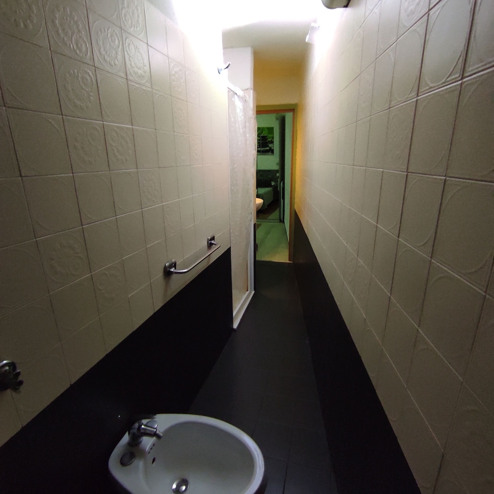 Basic Double Room, 1 Double or 2 Twin Beds, Non Smoking - Photo 7