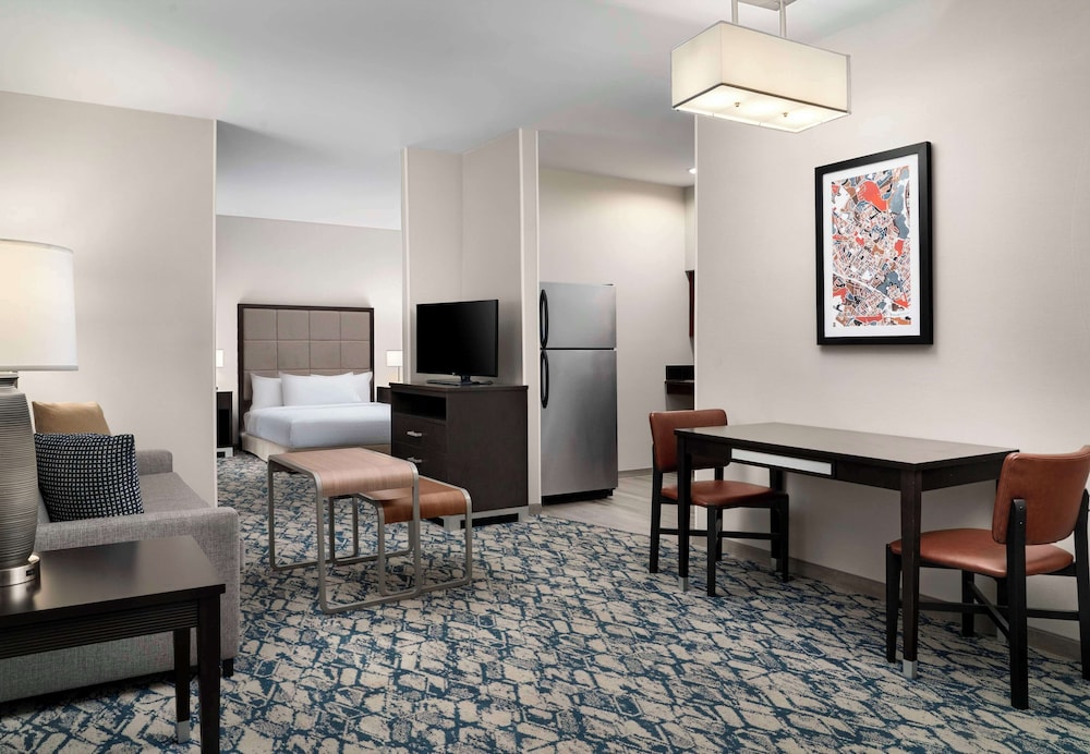Studio, 1 Queen Bed, Accessible (Mobility & Hearing, Roll-in Shower) photo 2