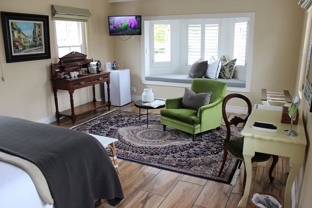 Superior King Suite photo 2