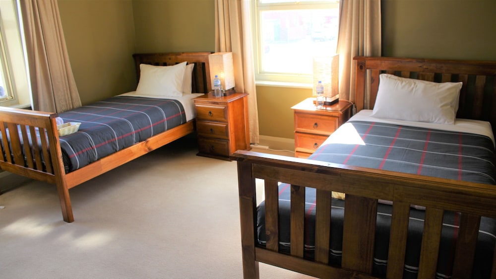 Twin Deluxe with Shared Bathroom