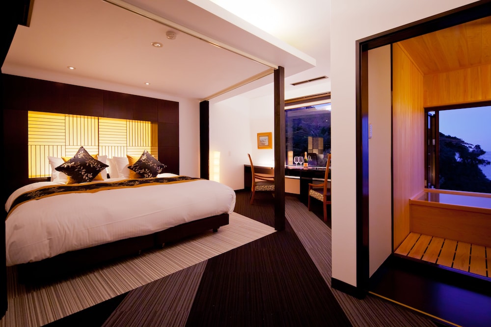King 201, Open-Air Bath, Optional meals in room photo 2